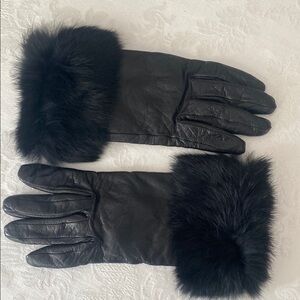 Elegant Black Fur-Trimmed Leather Gloves